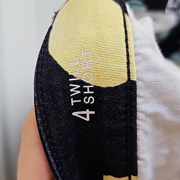 A.n.a Lemon Twill Dress Shorts in Women's Size 4 EUC - Picture 4 of 4